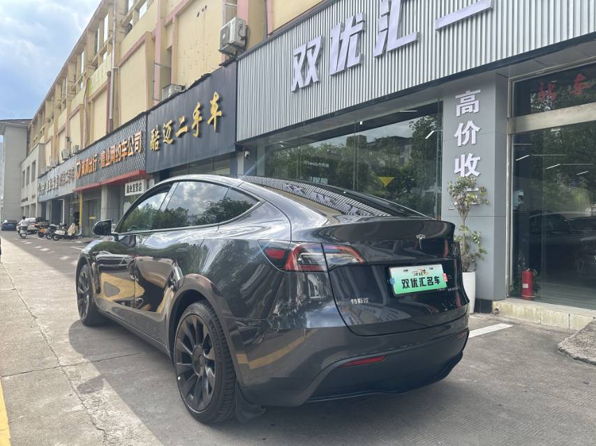 Tesla Model Y 2024 car image #9