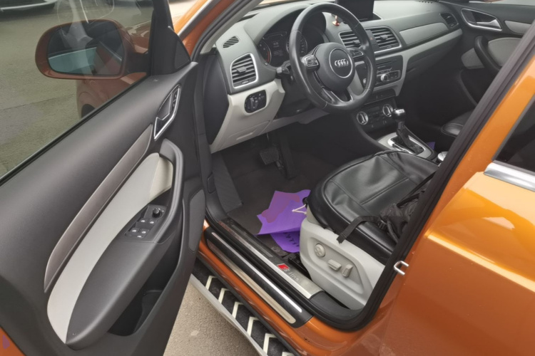 Audi Q3 2016 car image #12