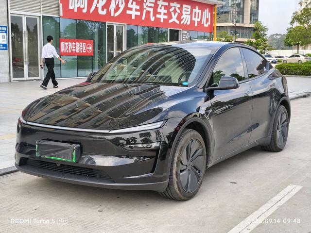 Tesla Model Y 2026 immagine di auto #11