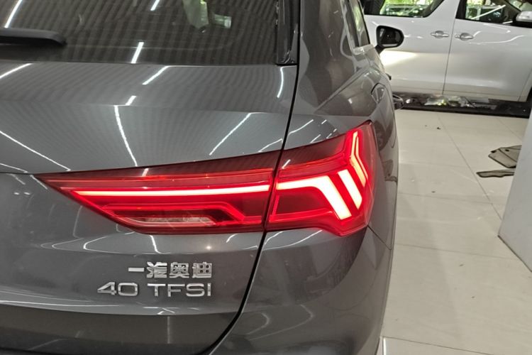 Audi Q3 2020 car image #8