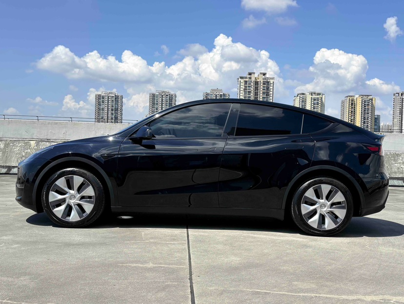 Tesla Model Y 2023 immagine di auto #4