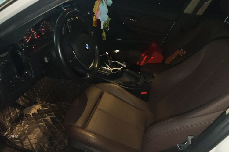 BMW 3 Series 2019 car image #17