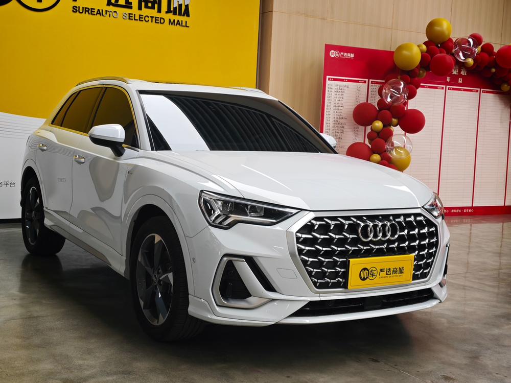Audi Q3 2023 car image #3