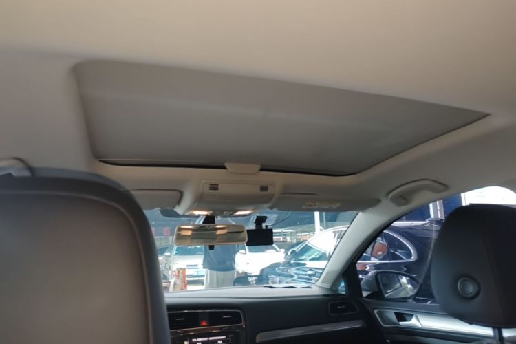 Volkswagen Golf 2020 car image #20