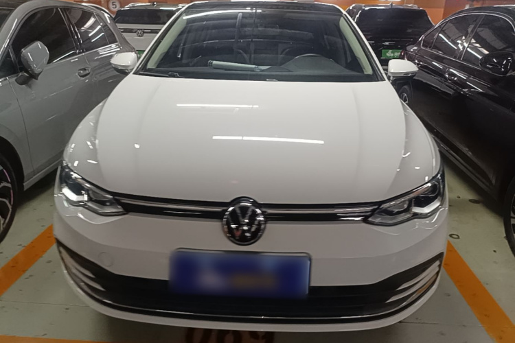 Volkswagen Golf 2022 car image #3