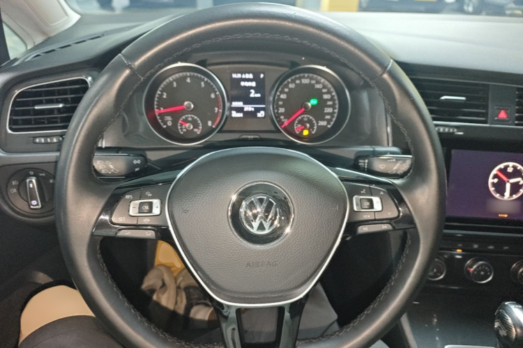 Volkswagen Golf 2019 imagem de carro #11