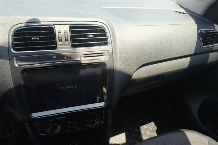 Volkswagen Polo 2016 car image #13