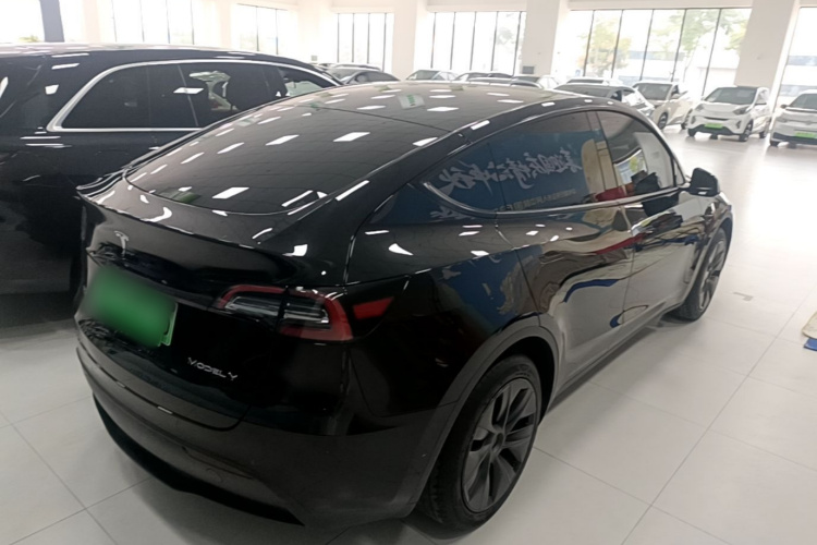 Tesla Model Y 2024 #5 Tesla Model Y 2024 car image #5