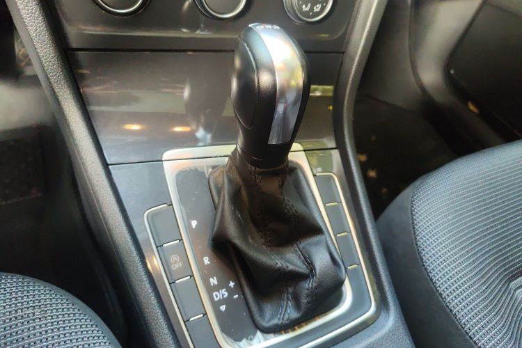 Volkswagen Golf 2019 imagem de carro #16