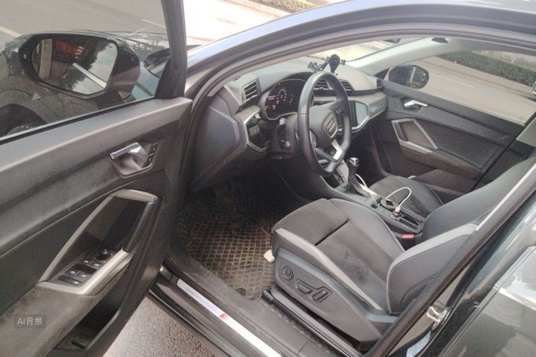 Audi Q3 2021 car image #18