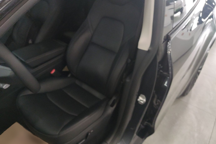 Tesla Model Y 2024 #15 Tesla Model Y 2024 car image #15