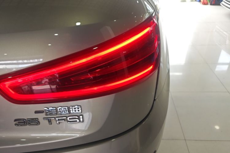 Audi Q3 2014 car image #8