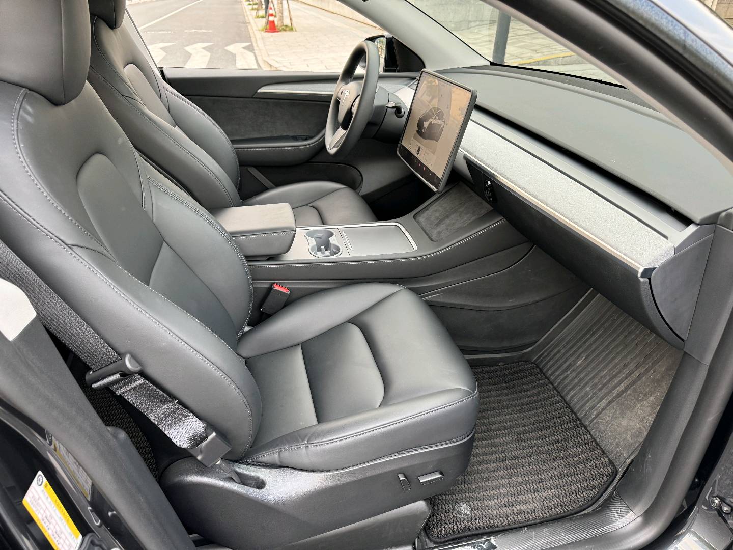 Tesla Model Y 2024 #10 Tesla Model Y 2024 car image #10