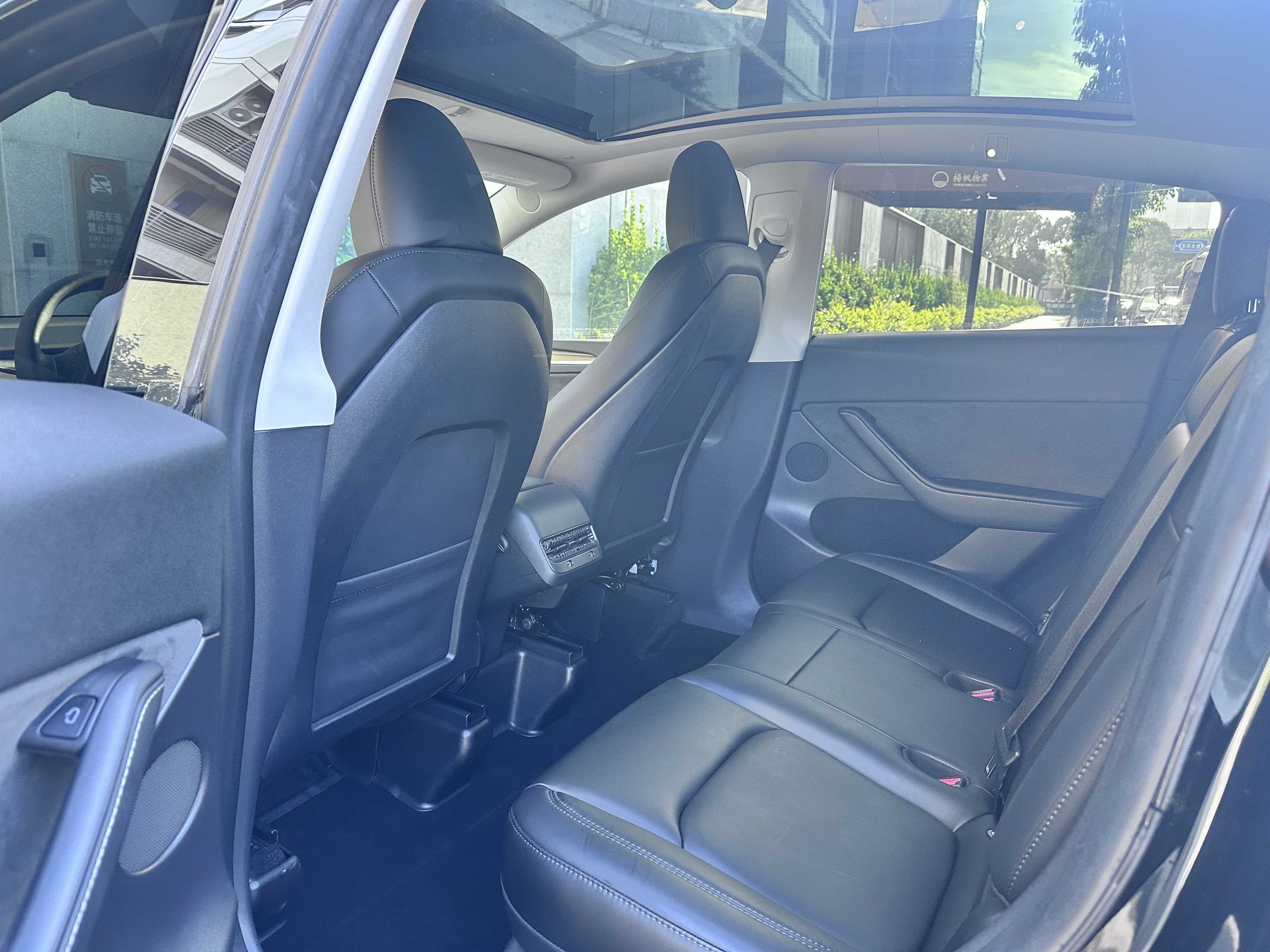 Tesla Model Y 2023 car image #8
