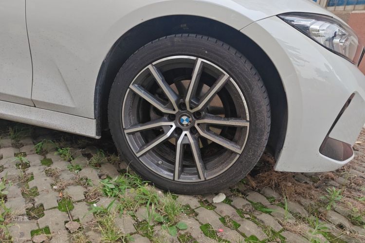BMW 3 Series 2024 car image #9