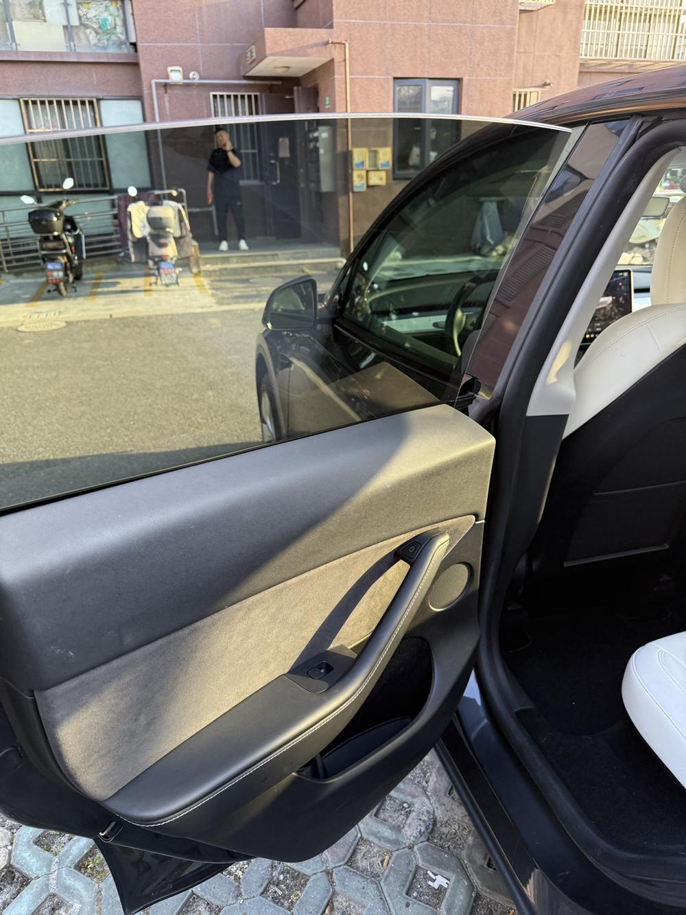 Tesla Model Y 2023 #9 Tesla Model Y 2023 car image #9