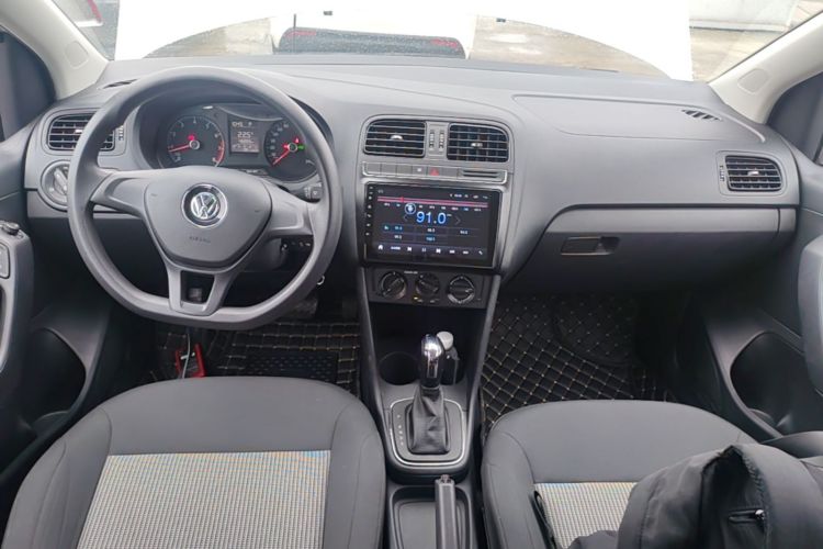 Volkswagen Polo 2017 car image #10