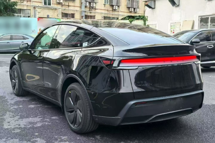 Tesla Model Y 2026 car image #5