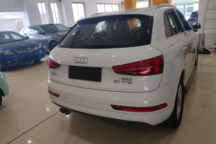 Audi Q3 2017 car image #6