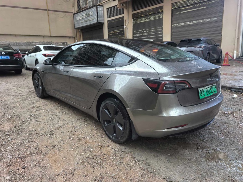 Tesla Model 3 2023 car image #5