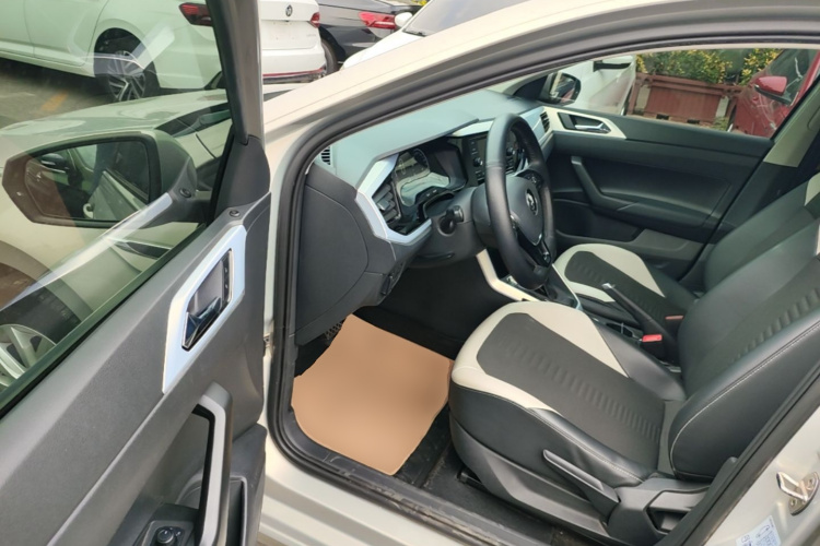 Volkswagen Polo 2020 car image #16