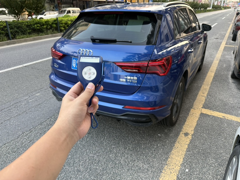 Audi Q3 2020 car image #5