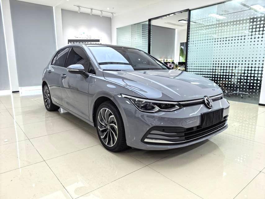 Volkswagen Golf 2023 car image #3