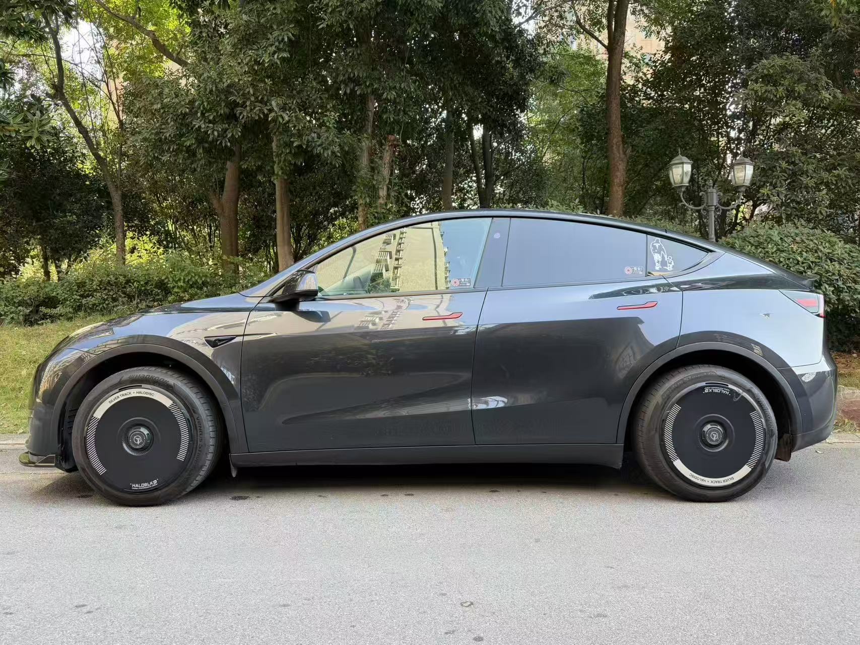 Tesla Model Y 2024 #3 Tesla Model Y 2024 car image #3