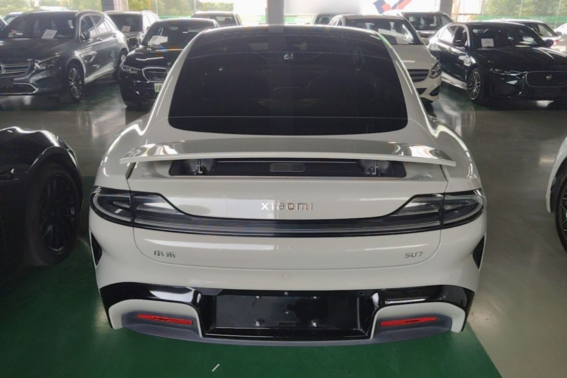 MI SU7 2024 imagen de coche #4