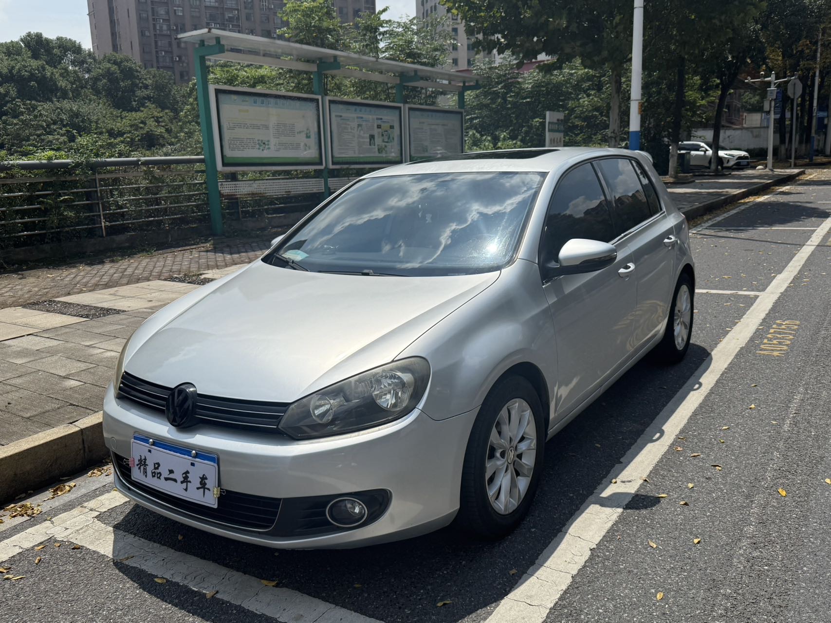 Volkswagen Golf 2012 Volkswagen Golf 2012 car image