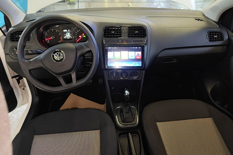 Volkswagen Polo 2017 car image #10