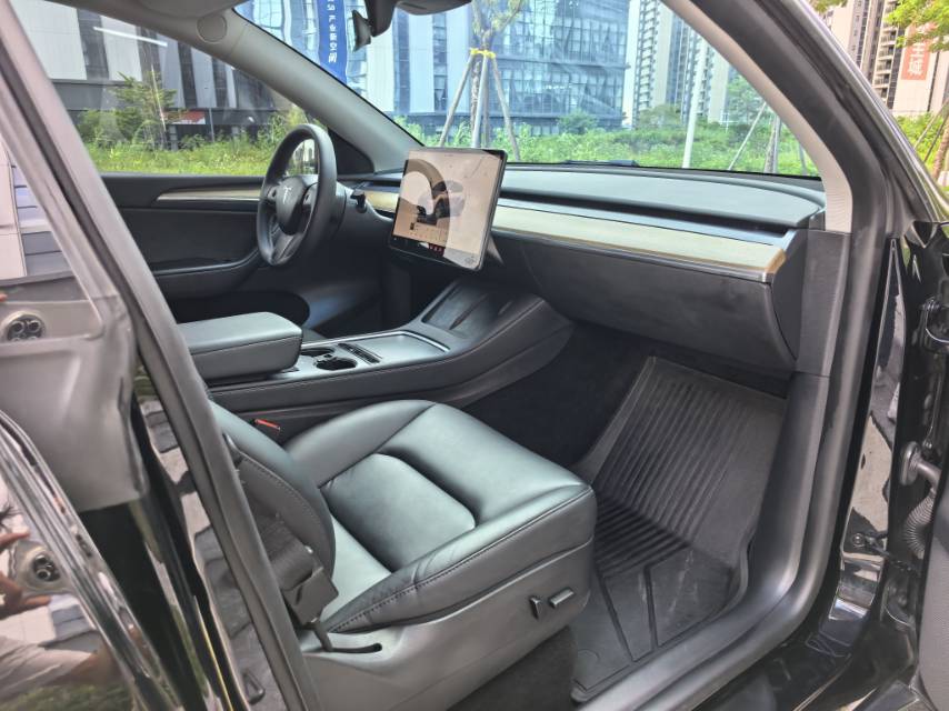 Tesla Model Y 2022 car image #9