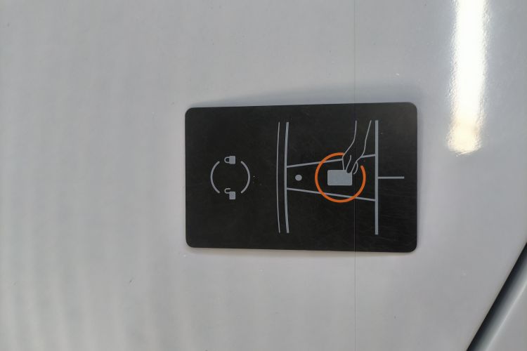 Tesla Model Y 2021 car image #9