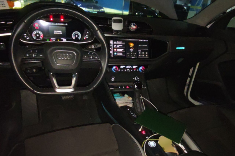 Audi Q3 2022 car image #7