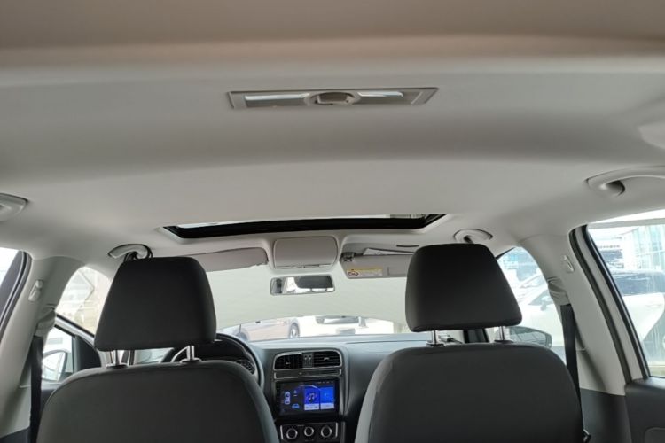 Volkswagen Polo 2017 car image #18