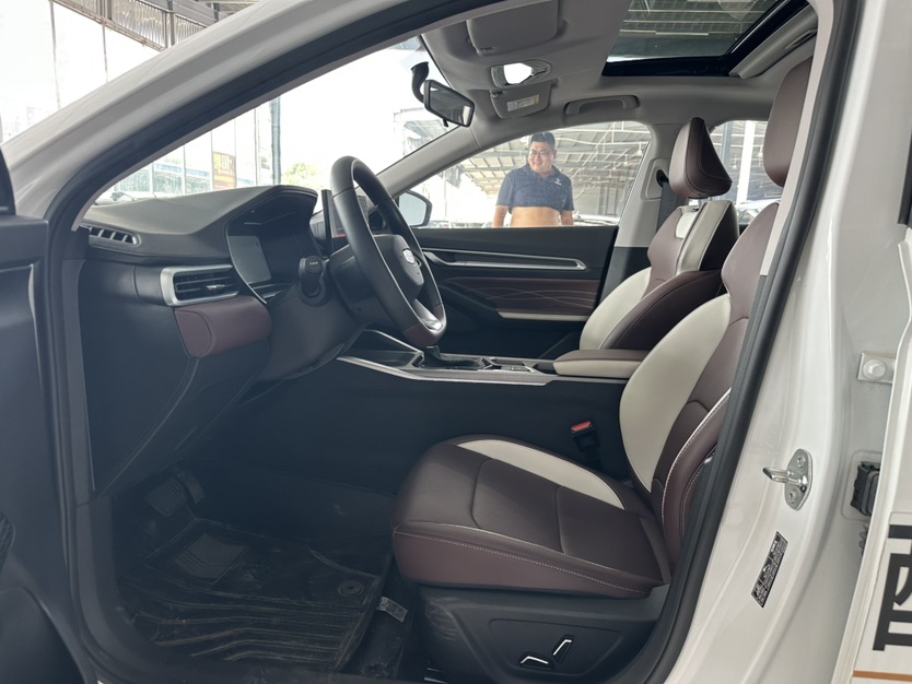 GEELY Emgrand 2025 car image #4