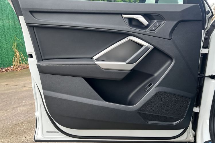 Audi Q3 2021 #23 Audi Q3 2021 car image #23