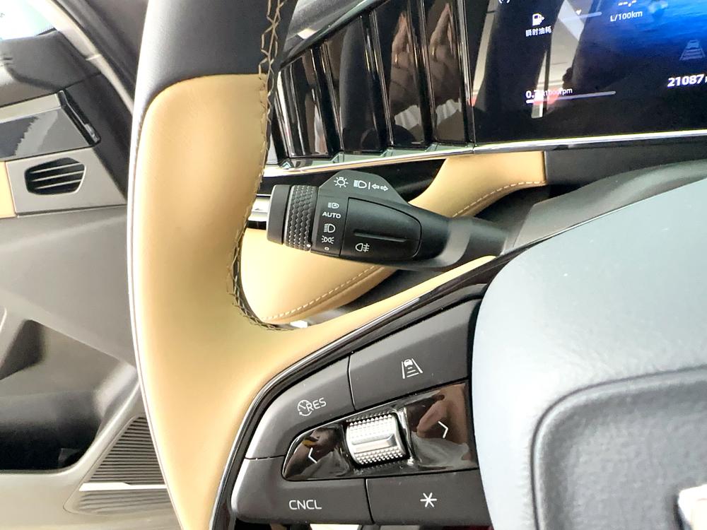 GEELY Boyue L 2023 car image #18