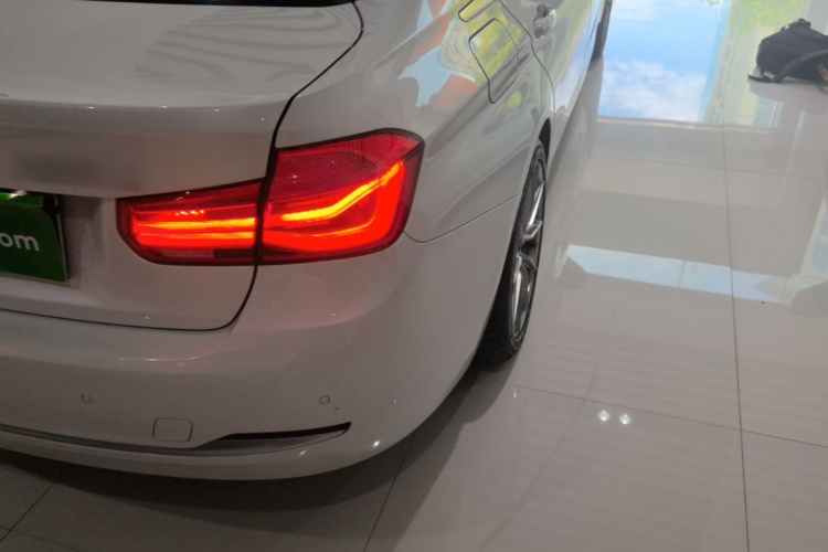BMW 3 Series 2018 #8 BMW 3 Series 2018 car image #8