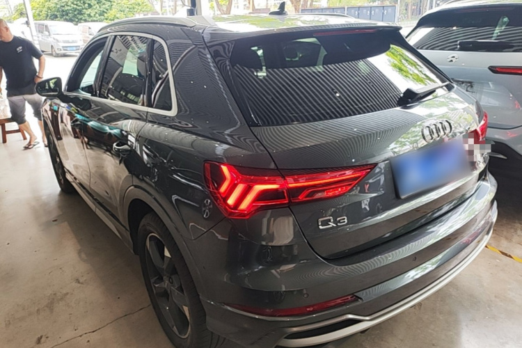 Audi Q3 2020 car image #5