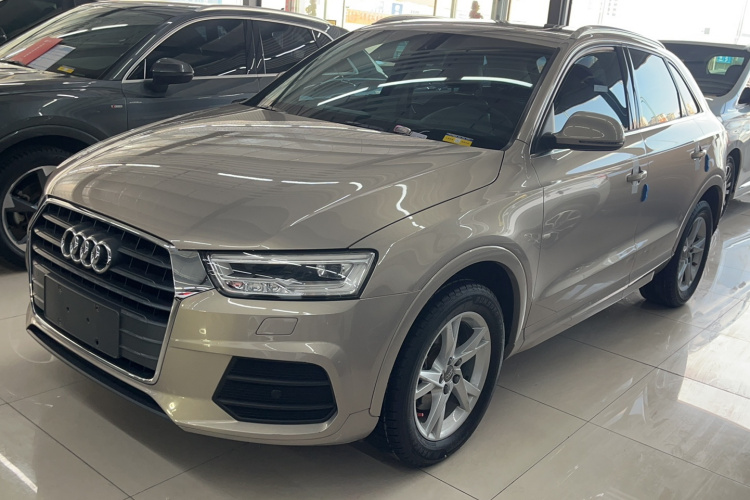 Audi Q3 2018 car image #2