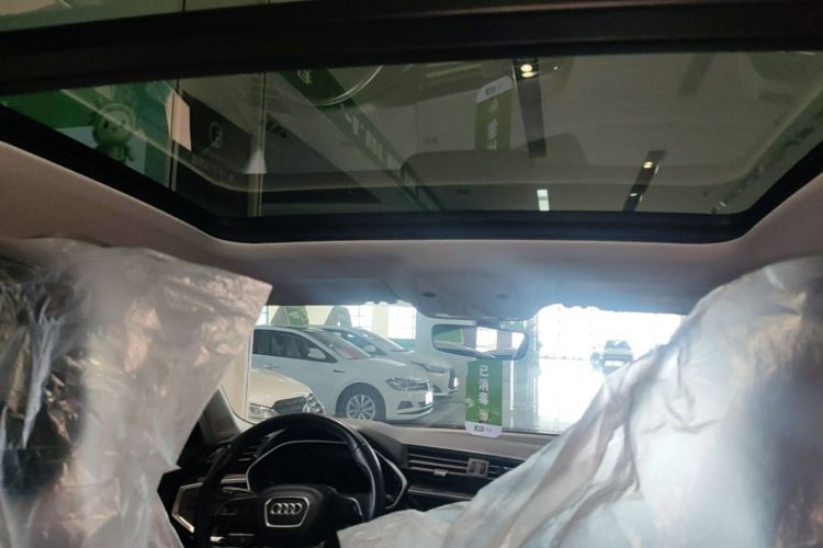 Audi Q3 2023 car image #20
