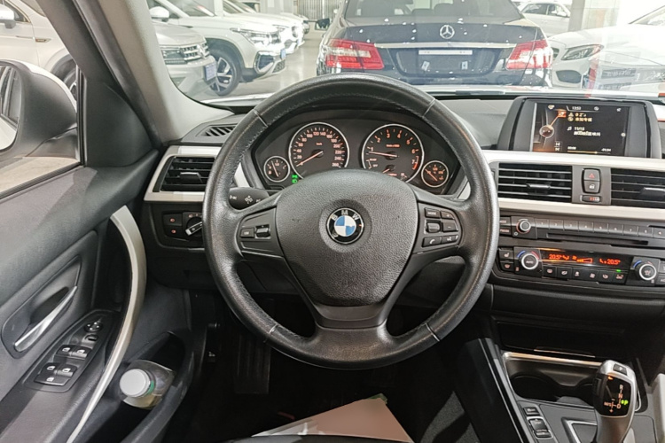 BMW 3 Series 2016 car image #11