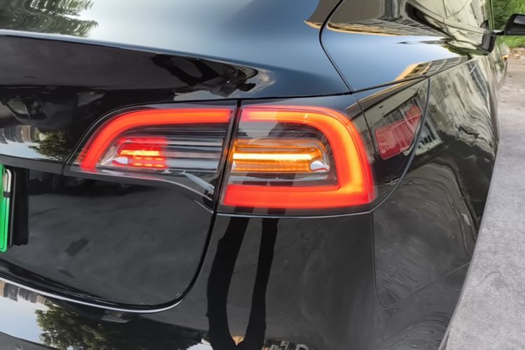 Tesla Model 3 2023 car image #8