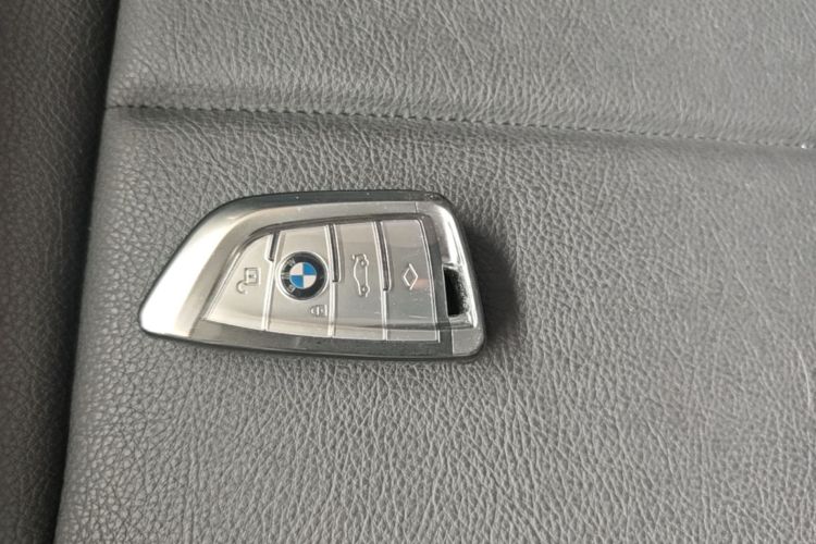 BMW 3 Series 2017 #9 BMW 3 Series 2017 car image #9