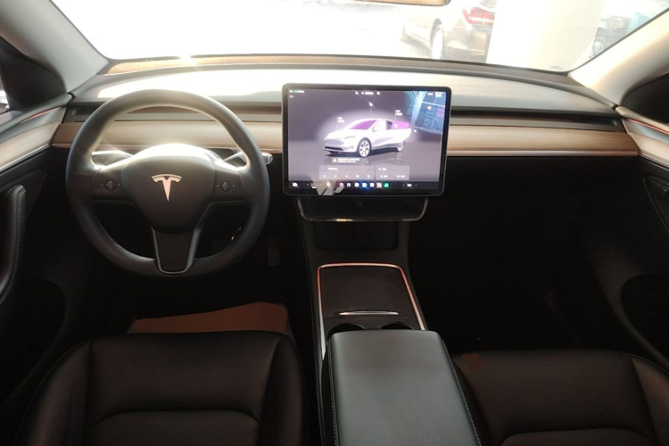 Tesla Model Y 2023 #10 Tesla Model Y 2023 car image #10