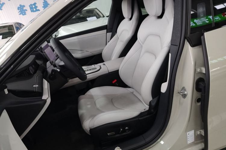 MI SU7 2025 car image #15