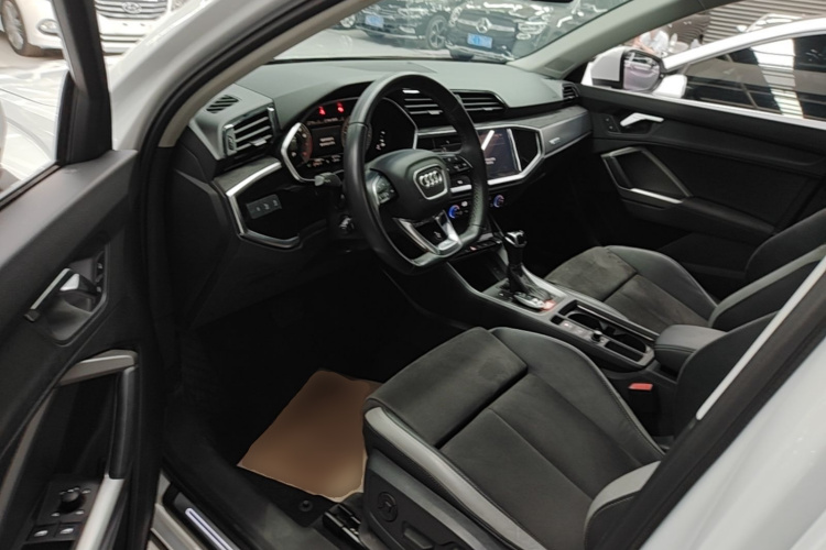 Audi Q3 2023 #16 Audi Q3 2023 car image #16