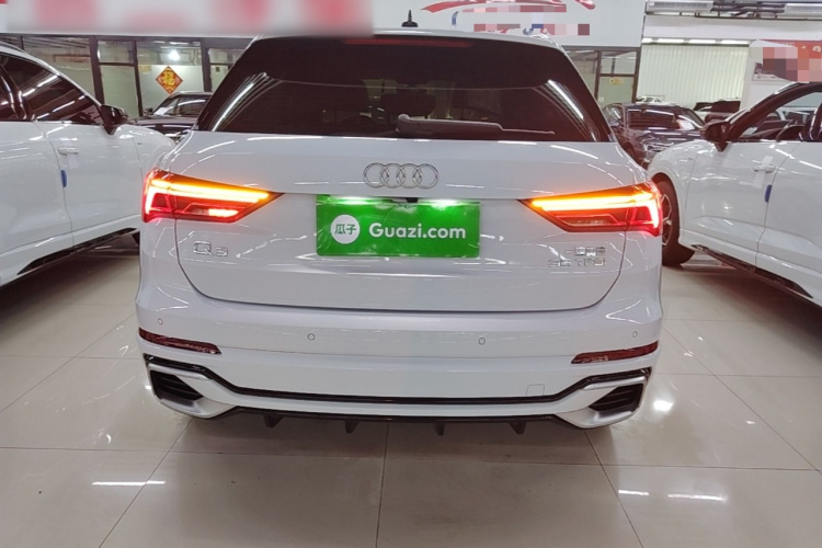Audi Q3 2023 car image #4