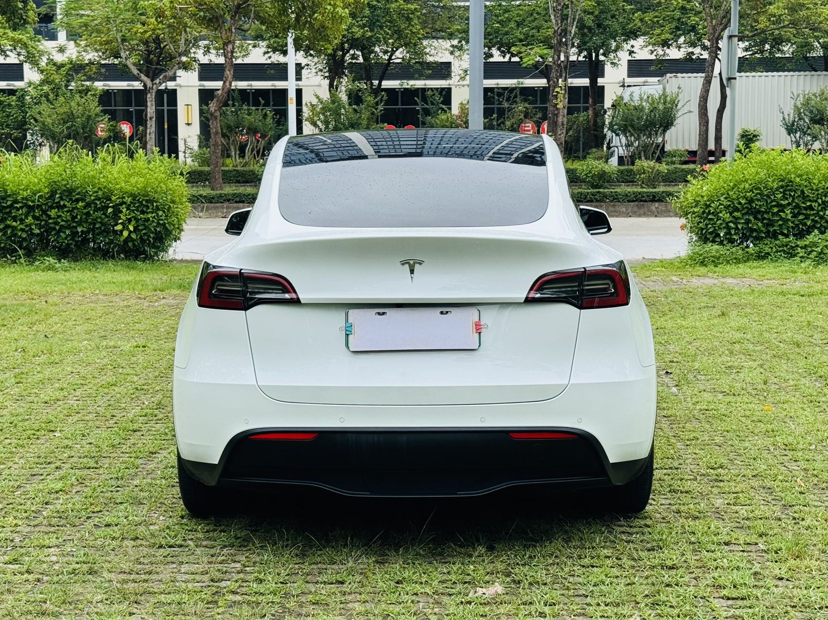 Tesla Model Y 2023 #6 Tesla Model Y 2023 car image #6